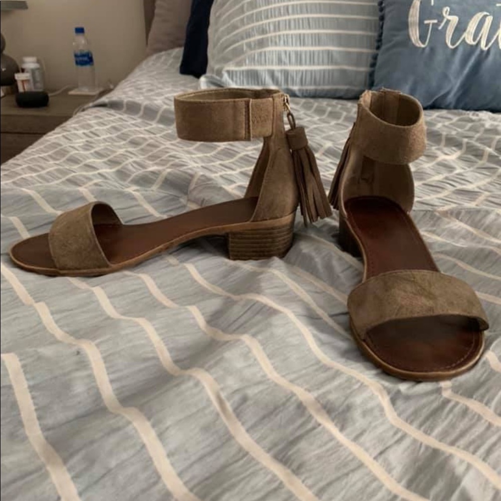 Brown tassel shoes